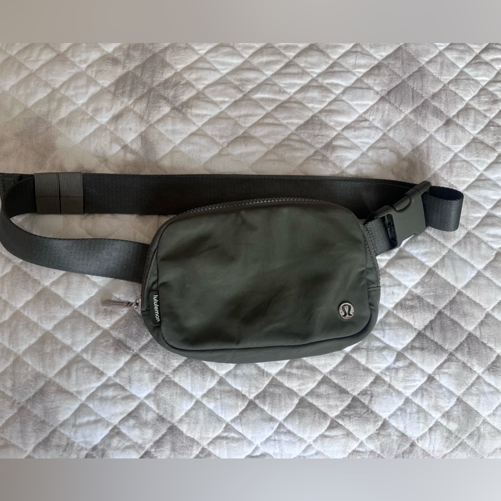 Lululemon Everywhere belt bag - 1L